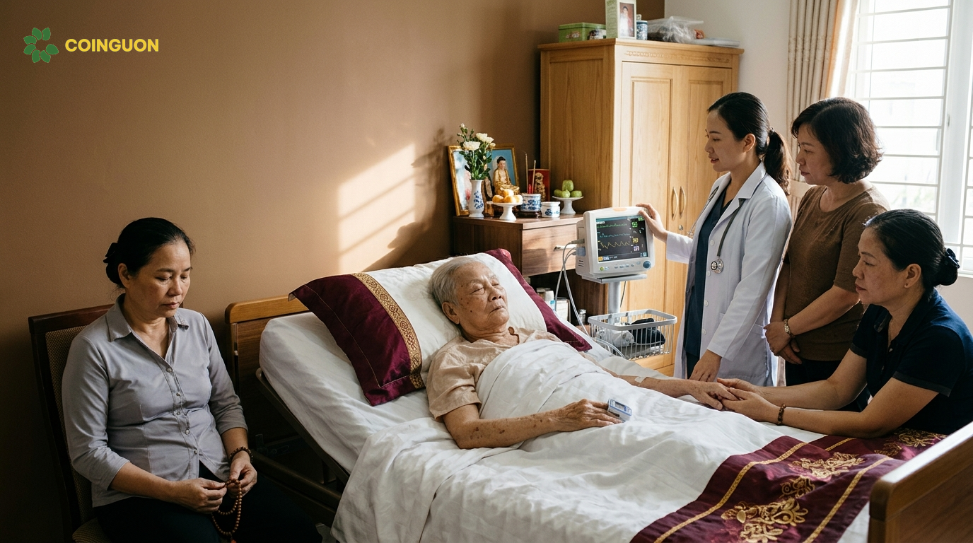 Nhân viên y tế chăm sóc người bệnh trong khi gia đình ngồi yên lặng bên cạnh, thể hiện sự hài hòa giữa hộ niệm, chăm sóc y tế và nâng đỡ tâm lý - Cội Nguồn ORA