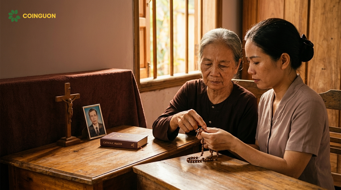 Người mẹ hướng dẫn con sử dụng chuỗi Mân Côi đúng tinh thần cầu nguyện Công giáo cho người đã mất - Cội Nguồn ORA